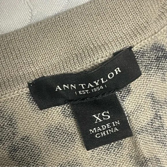 Ann Taylor. Sz XS. Silk Blend. Cheetah Print Cardigan. Excellent Condition 🤩🤩 - Picture 11 of 14